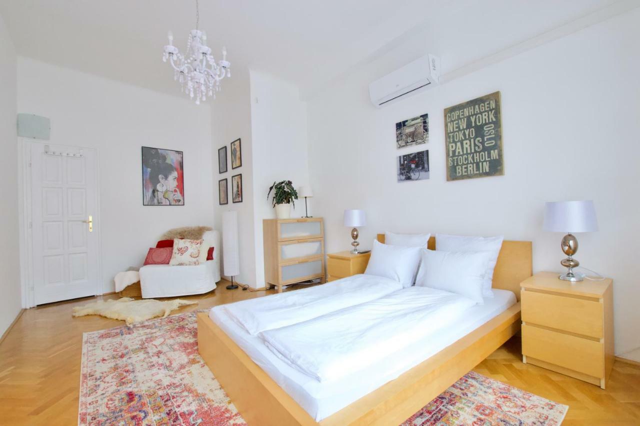 Standard Apartment By Hi5 - Madach Imre 1 Budapest Exteriör bild