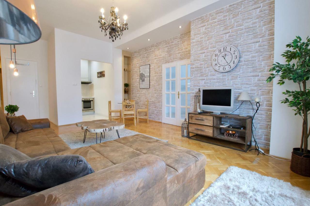Standard Apartment By Hi5 - Madach Imre 1 Budapest Exteriör bild
