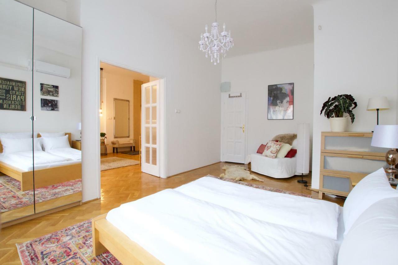 Standard Apartment By Hi5 - Madach Imre 1 Budapest Exteriör bild