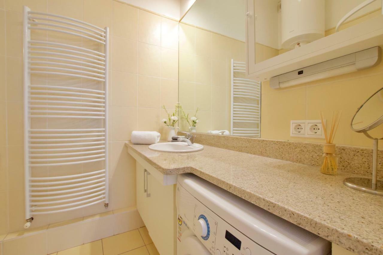 Standard Apartment By Hi5 - Madach Imre 1 Budapest Exteriör bild