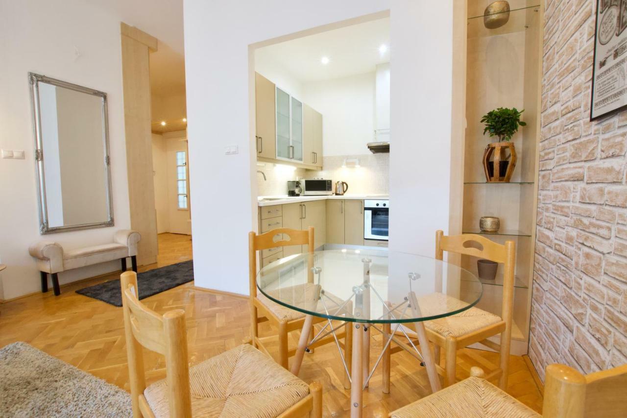 Standard Apartment By Hi5 - Madach Imre 1 Budapest Exteriör bild